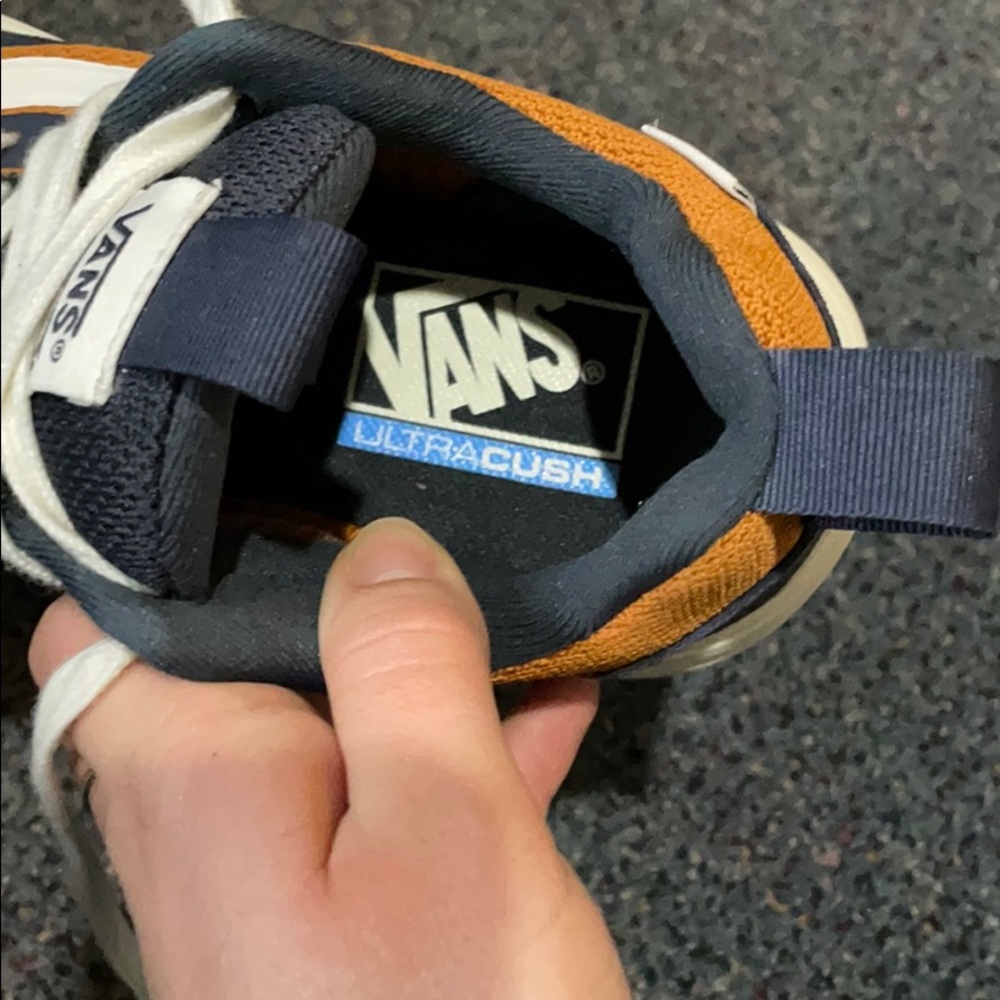 Vans - Picture 4 of 6